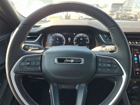 New 2025 Jeep Grand Cherokee Altitude image 10