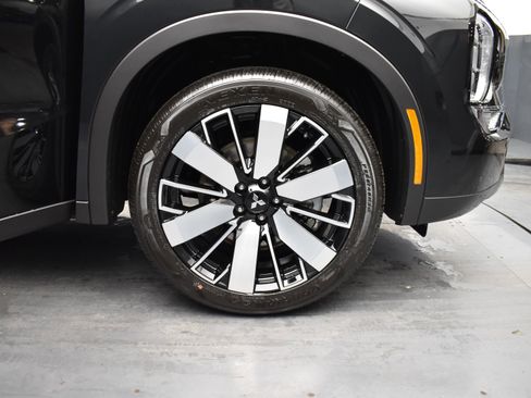 New 2026 Mitsubishi Outlander LE image 5