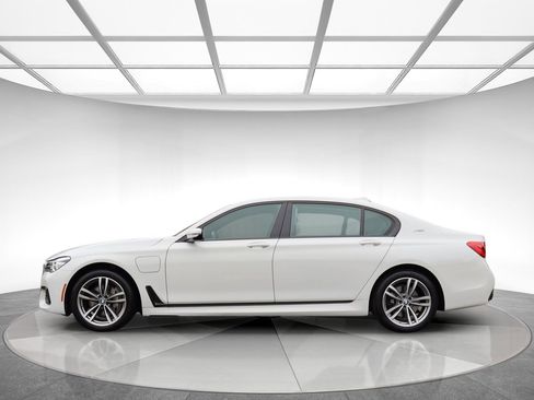 Used 2019 BMW 740e xDrive w/ Executive Package image 5