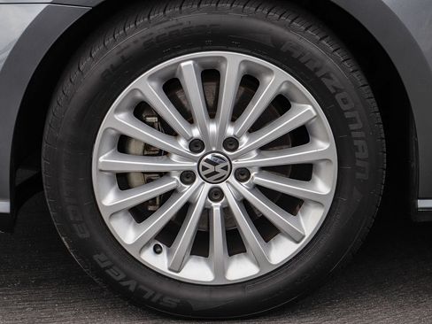 Used 2017 Volkswagen Passat 1.8T SE FWD image 11