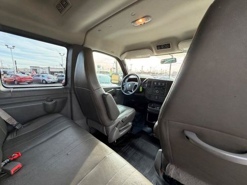 Used 2017 Chevrolet Express 3500 LS RWD image 13