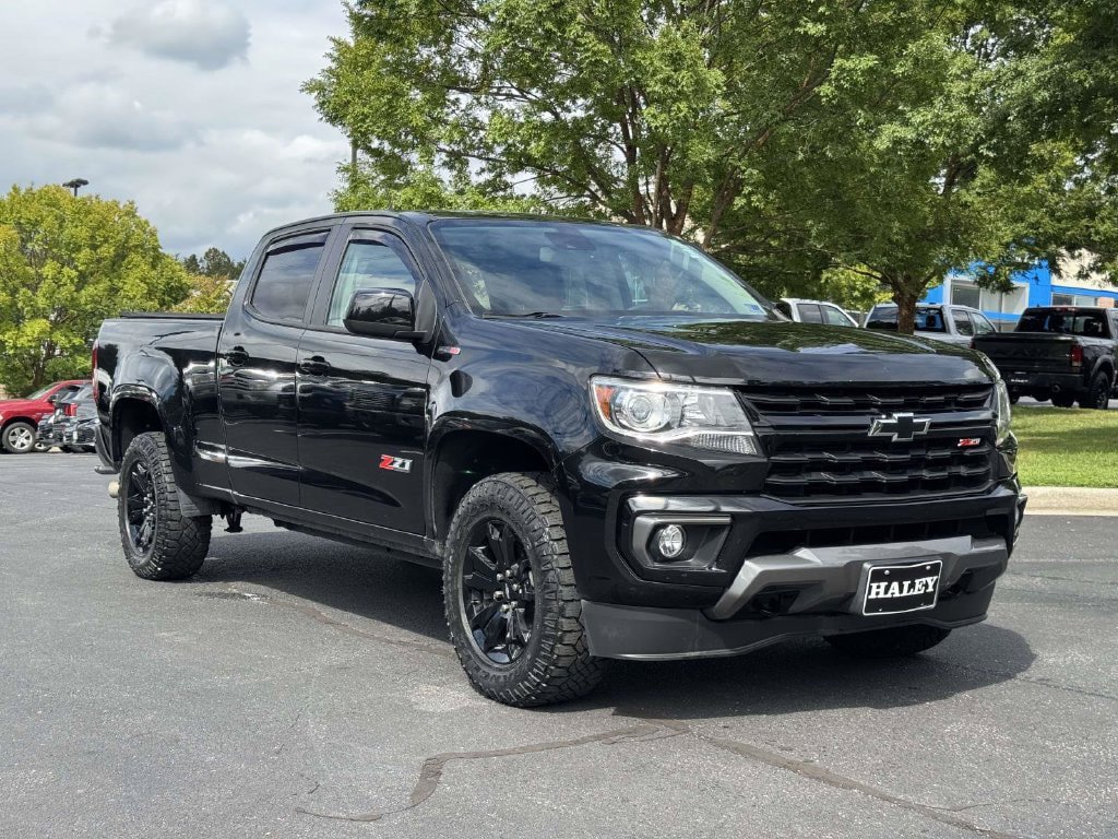 Used 2022 Chevrolet Colorado Z71 w/ Z71 Midnight Edition AWD/4WD image 2