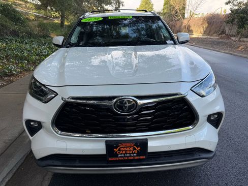 Used 2020 Toyota Highlander Platinum image 12