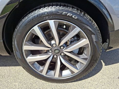 Certified 2024 Land Rover Discovery Dynamic SE image 10