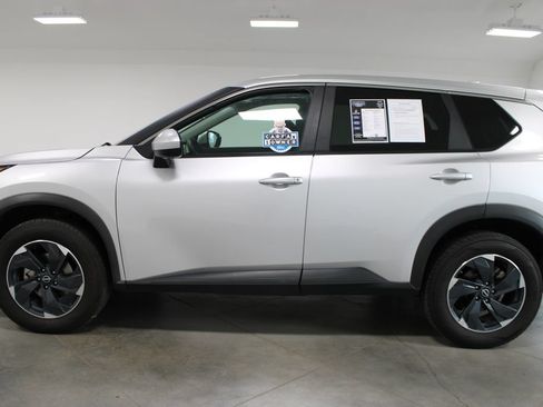 Used 2024 Nissan Rogue SV AWD/4WD image 6