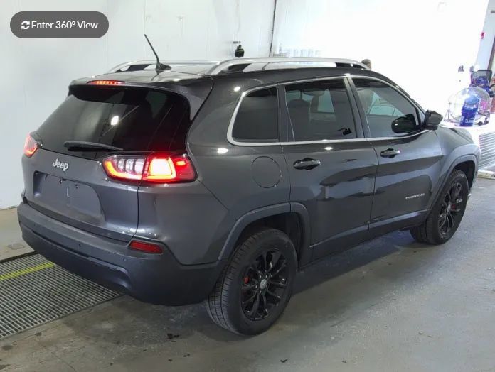 Used 2020 Jeep Cherokee Latitude Plus w/ Comfort/Convenience Group FWD image 2