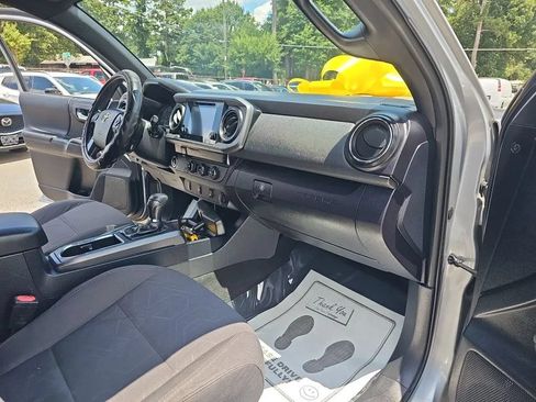 Used 2017 Toyota Tacoma TRD Off-Road w/ Tow Package RWD image 21
