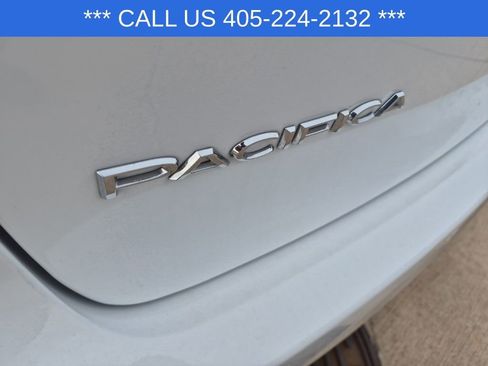 Used 2023 Chrysler Pacifica Touring-L image 21