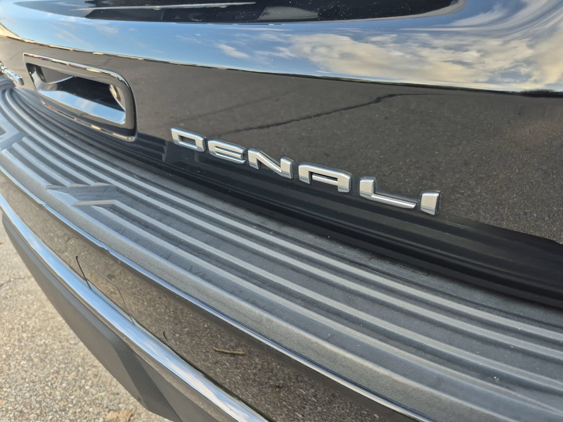 Used 2023 GMC Yukon XL Denali AWD/4WD image 32