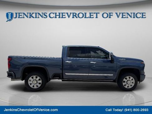 Used 2024 Chevrolet Silverado 2500 High Country w/ High Country Premium Package AWD/4WD image 2