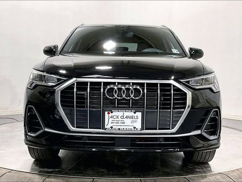 Certified 2025 Audi Q3 2.0T Premium w/ Convenience Package image 3