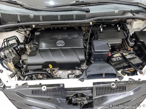 Used 2011 Toyota Sienna LE image 30