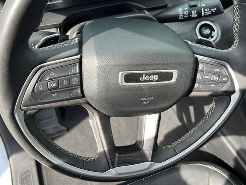 Used 2023 Jeep Grand Cherokee Limited AWD/4WD image 17