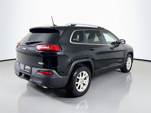 Used 2017 Jeep Cherokee Latitude w/ Comfort & Convenience Group AWD/4WD image 13