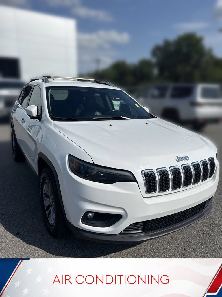 Used 2019 Jeep Cherokee Latitude Plus AWD/4WD image 3