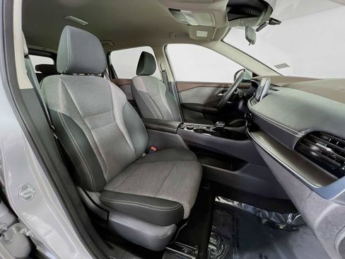 Used 2022 Nissan Rogue SV image 27