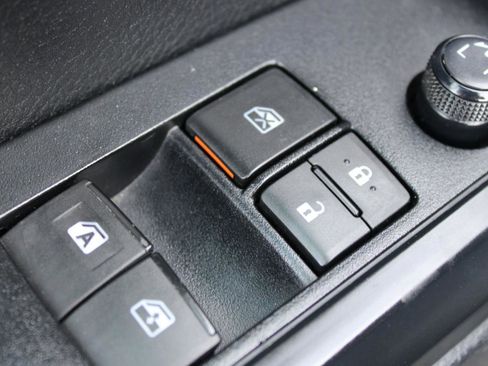 Used 2019 Toyota Tacoma SR image 15