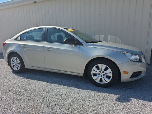 Used 2014 Chevrolet Cruze LS FWD image 2