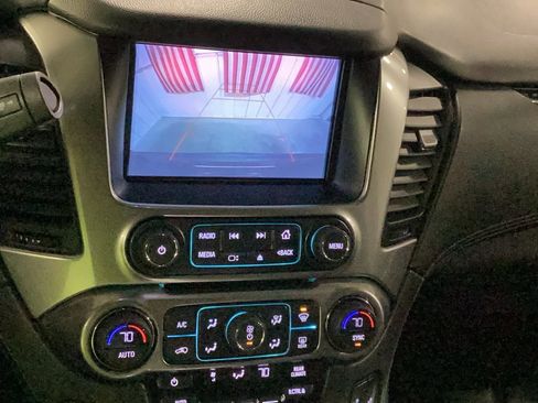 Used 2018 Chevrolet Suburban LT AWD/4WD image 16