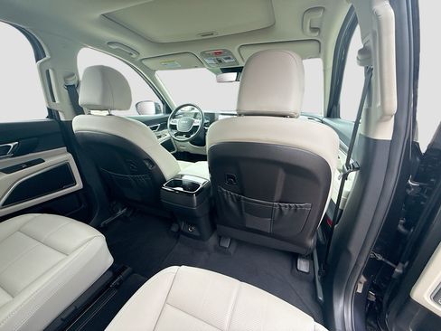 Used 2025 Kia Telluride EX w/ EX Captain's Chair Package FWD image 30