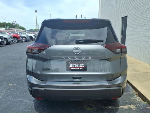 Used 2025 Nissan Rogue SV FWD image 4