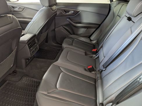 Used 2021 Audi Q8 Premium image 17