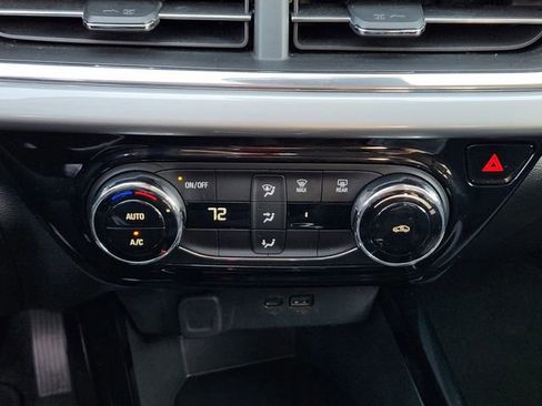 Used 2025 Chevrolet Trax LT image 20