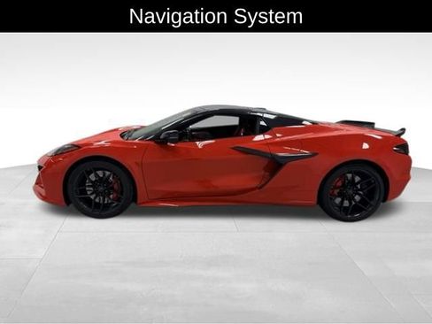 Used 2025 Chevrolet Corvette Z06 RWD image 4