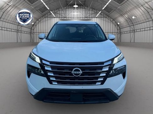 Used 2024 Nissan Rogue SV AWD/4WD image 2