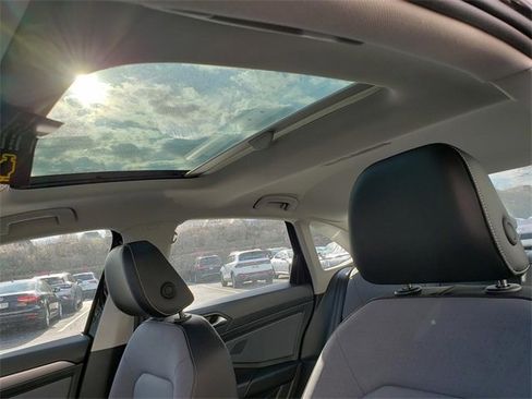 New 2026 Volkswagen Jetta SE image 7