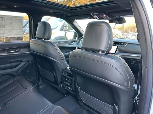 New 2025 Jeep Grand Cherokee Limited image 44