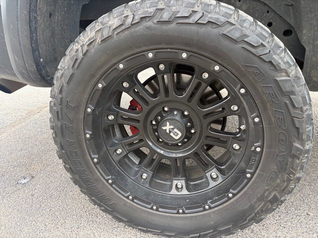 Used 2020 Nissan Titan PRO-4X w/ Pro-4x Convenience Package AWD/4WD image 11