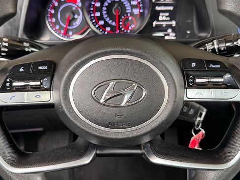 Used 2021 Hyundai Elantra SE FWD image 5