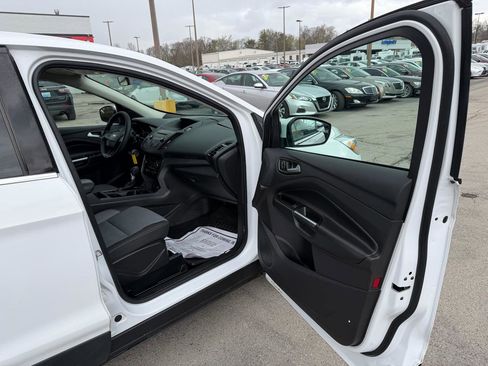 Used 2017 Ford Escape SE image 11