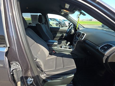 Used 2019 Jeep Grand Cherokee Laredo AWD/4WD image 16