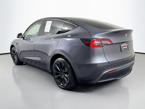 Used 2022 Tesla Model Y Long Range image 8