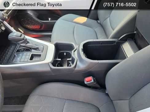 Used 2025 Toyota RAV4 XLE AWD/4WD image 22