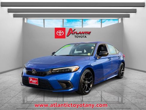 Used 2023 Honda Civic Sport image 2