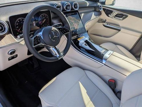 Used 2026 Mercedes-Benz GLC 300 image 3