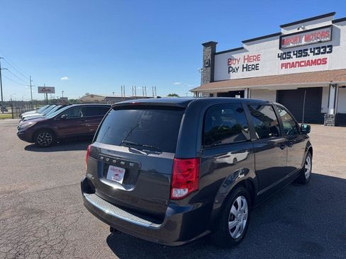 Used 2019 Dodge Grand Caravan SE w/ UConnect Hands-Free Group FWD image 6