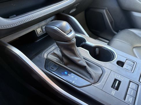 Used 2022 Toyota Highlander XLE image 21