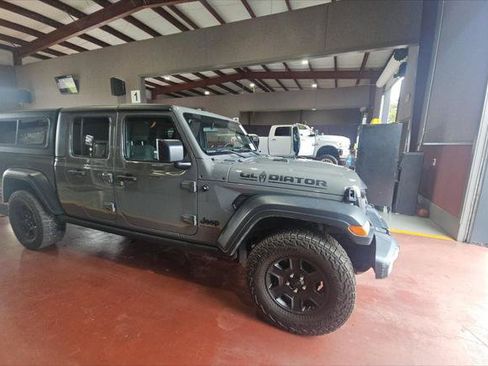 Used 2023 Jeep Gladiator Sport AWD/4WD image 4