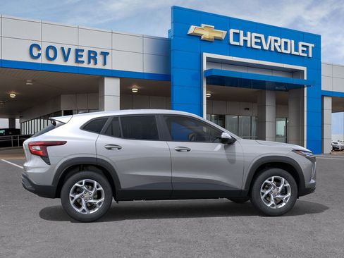 New 2026 Chevrolet Trax LS w/ LS Convenience Package FWD image 5