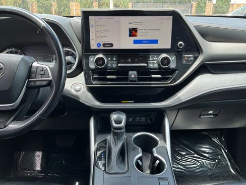 Used 2023 Toyota Highlander XLE FWD image 15