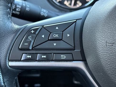 Used 2017 Nissan Rogue SV image 26