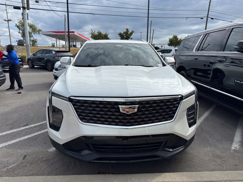 Used 2024 Cadillac XT4 Premium Luxury FWD image 3