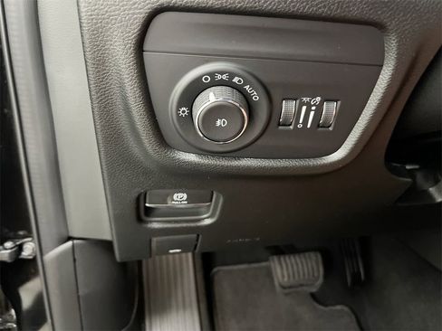 New 2025 Jeep Grand Cherokee Limited w/ Black Appearance Package image 18