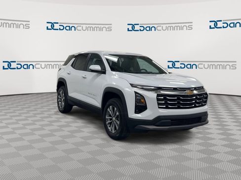 New 2026 Chevrolet Equinox LT image 2