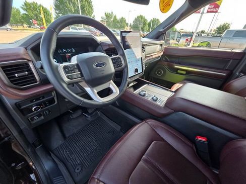 Used 2024 Ford Expedition Limited AWD/4WD image 19