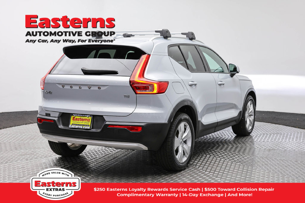 Used 2021 Volvo XC40 T4 Momentum FWD image 6